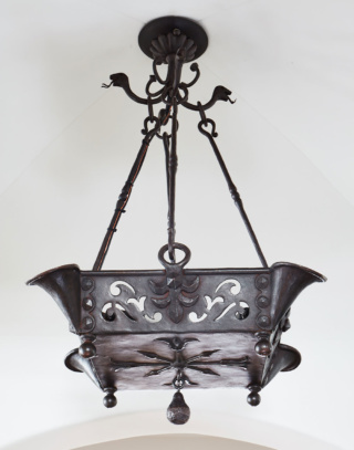 LightFixture2